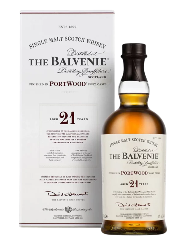 A La Civette Vins et spiritueux, whisky The Balvenie Portwood 21 ans, boîte face et bouteille face, spiritueux de prestige.