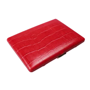 Étui à cigarettes Tsubota Pearl en cuir grainé rouge vue trois quarts, accessoire à cigarettes luxe A La Civette
