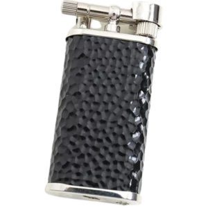 A La Civette Accessoires à pipes Briquets à pipe Chacom Tsubota Pearl CC105 noir martelé incliné avec finition noire texturée et éléments chromés.