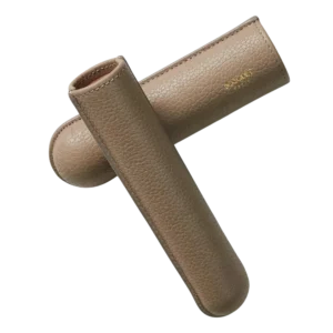 A La Civette accessoires à cigares étui à cigares Bosquet Paris cuir grainé taupe simple ouvert incliné