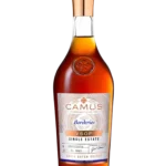 Cognac Camus VSOP Borderies Single Estate, bouteille bouchée montrée de face dans sa forme générale.