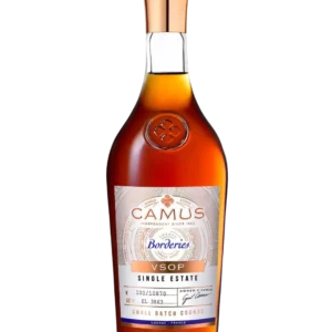 Cognac Camus VSOP Borderies Single Estate, bouteille bouchée montrée de face dans sa forme générale.