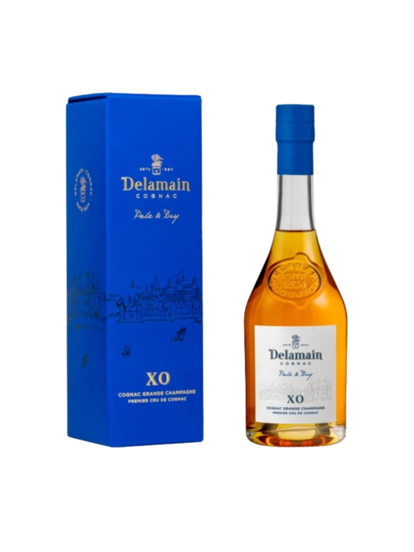 Cognac Delamain Pale & Dry XO en 20 cl et sa bouteille, l'un comme l'autre présentés de face.