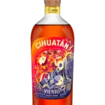 Rhum Viento vieilli 15 ans signé Cihuatán, bouteille fermée vue de face, silhouette et étiquette visibles.