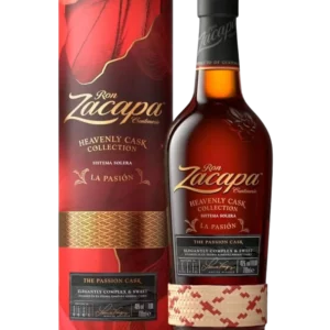 Rhum Zacapa La Pasión, bouteille et boîte d'emballage réunies et présentées l'une et l'autre de face.